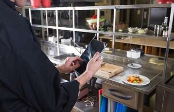 ContrÃ´le sanitaire et hygiÃ¨ne en restauration dans une cuisine professionnelle